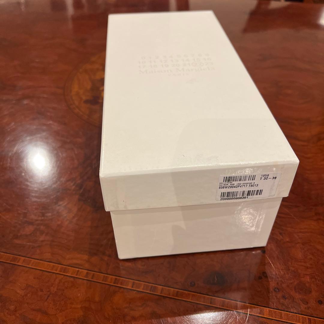 ブラックレザーフラットシューズ