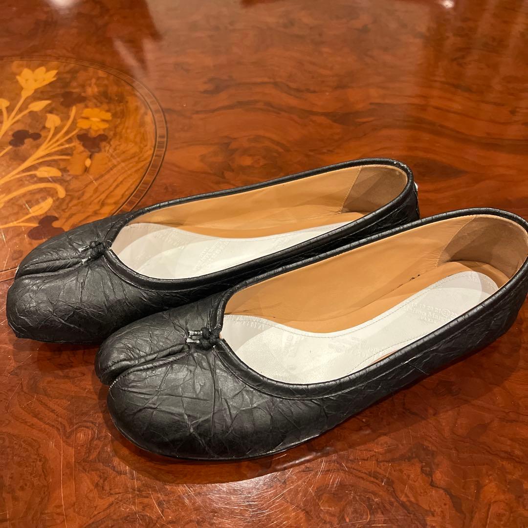 ブラックレザーフラットシューズ