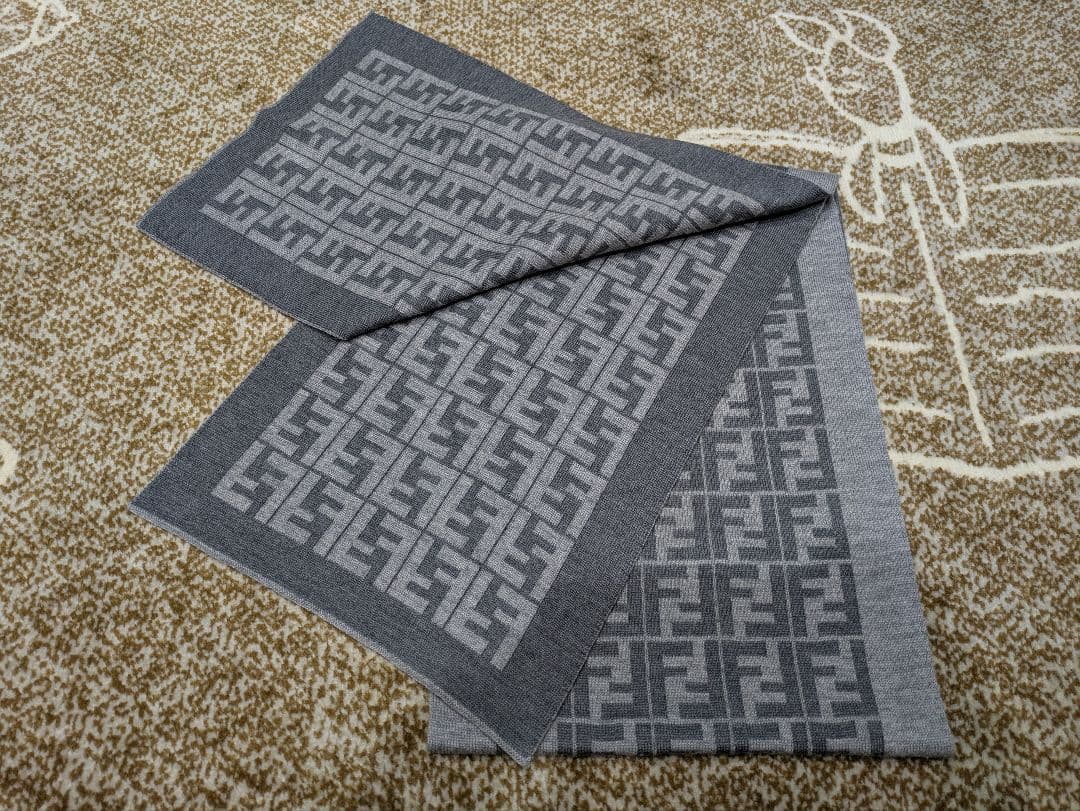 極美品★FENDI★Fロゴマフラー★ウール100％★リバーシブル★