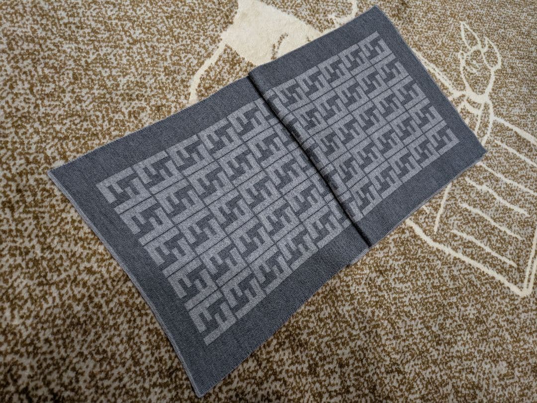 極美品★FENDI★Fロゴマフラー★ウール100％★リバーシブル★