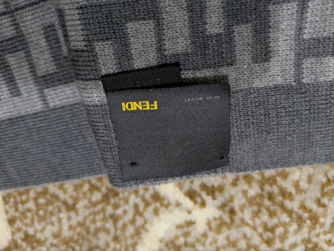 極美品★FENDI★Fロゴマフラー★ウール100％★リバーシブル★