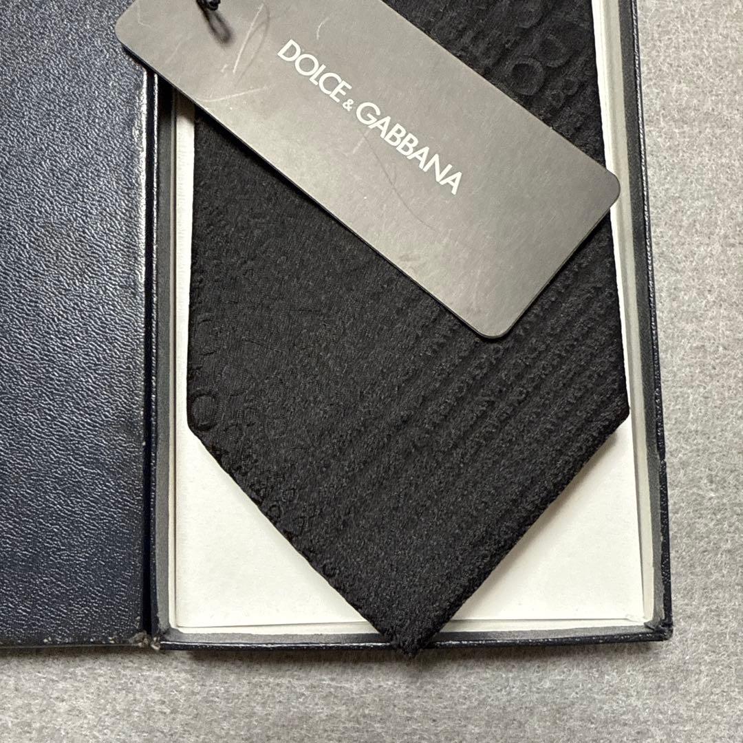 未使用タグ付　ドルチェアンドガッパーナ　ネクタイ　黒　ロゴ総柄