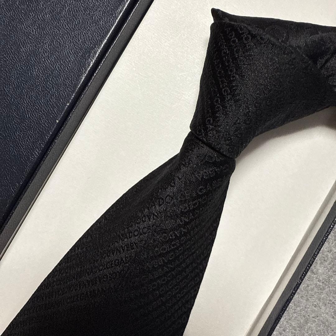 未使用タグ付　ドルチェアンドガッパーナ　ネクタイ　黒　ロゴ総柄