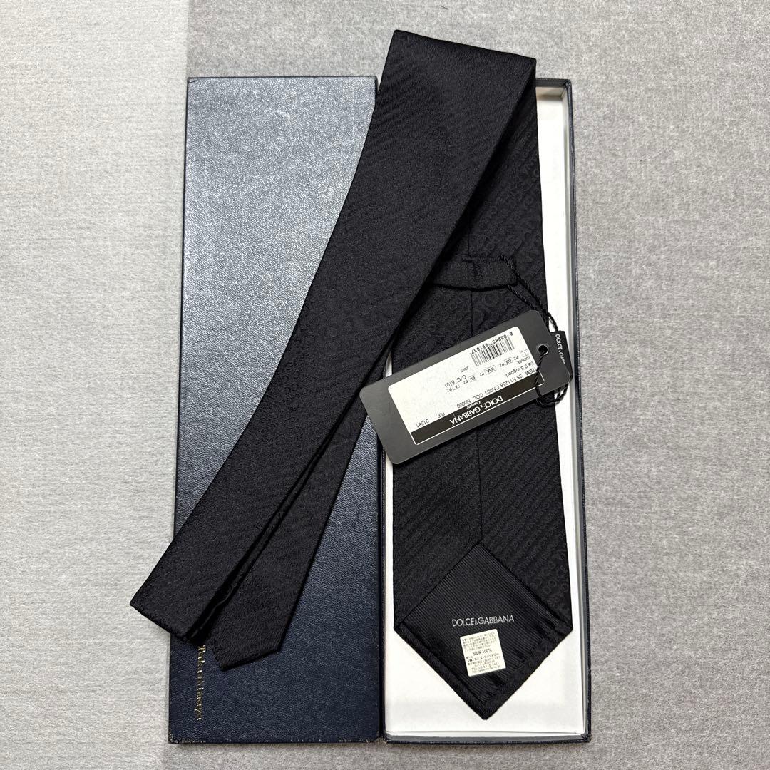 未使用タグ付　ドルチェアンドガッパーナ　ネクタイ　黒　ロゴ総柄
