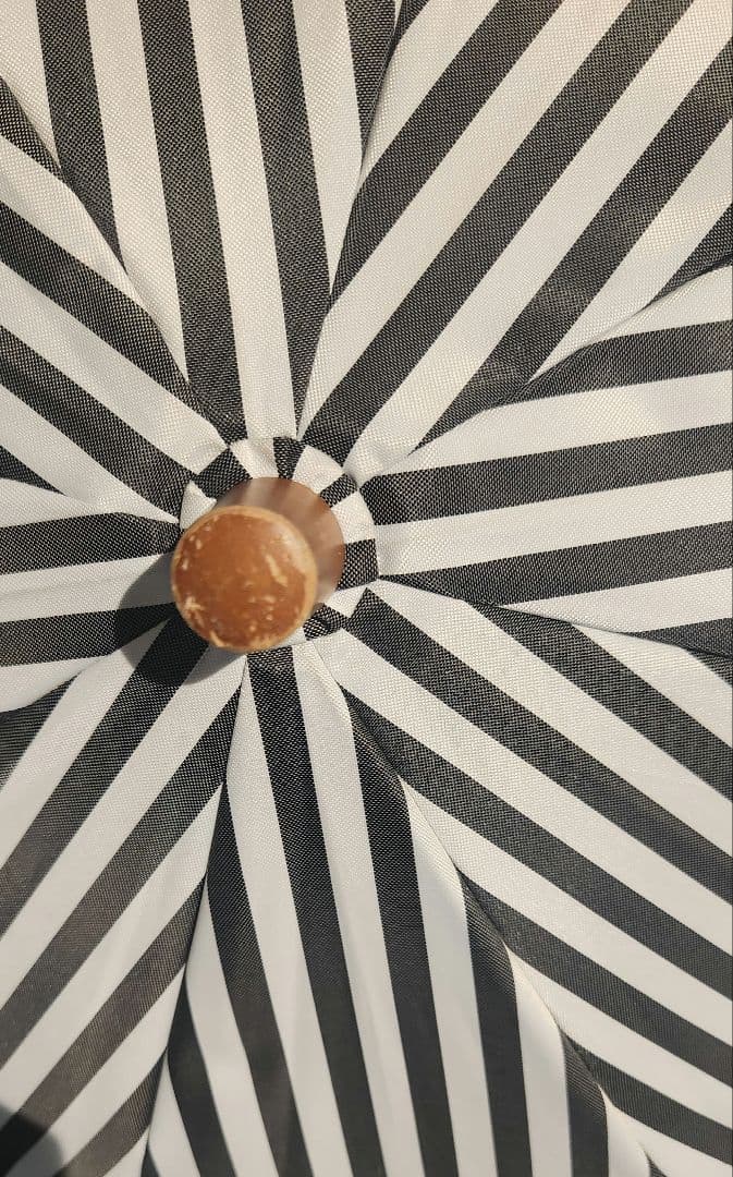 【美品】サンバリア100 折りたたみ日傘　二段折り 持ち運び用カバー付き