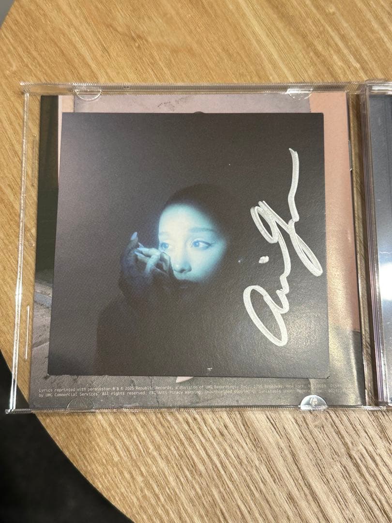 直筆サイン入り アリアナグランデ 「エターナル サンシャイン」 CDアルバム