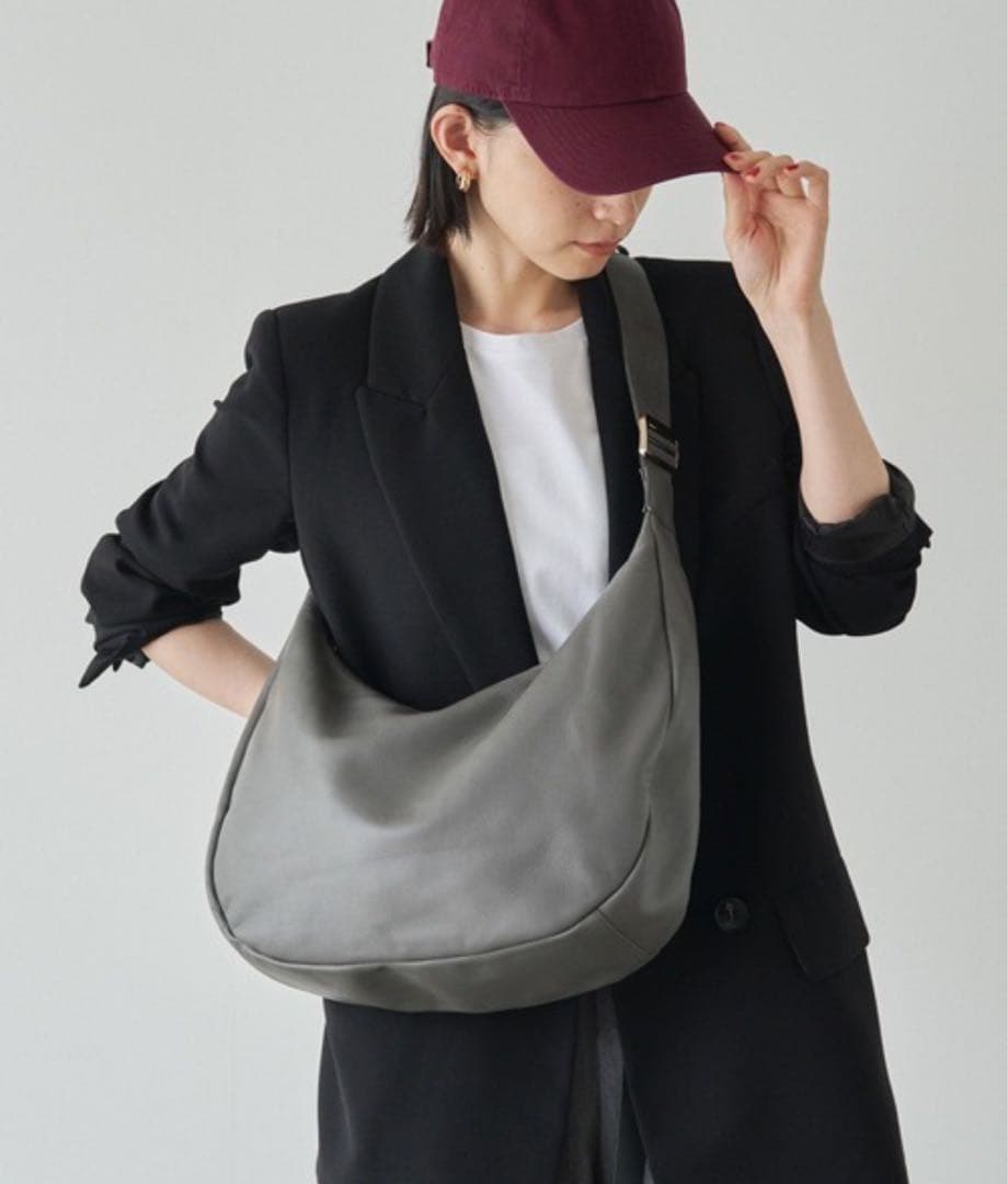 ★極美品★ラシット ソフトレザーラウンドビッグショルダーバッグ