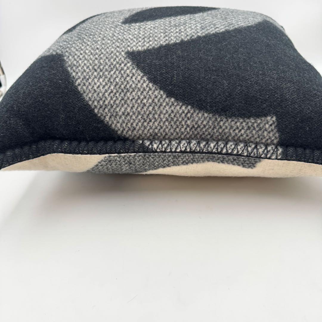 未使用品✨CHANEL カシミヤ　クッション　ココマーク　グレー　アイボリー