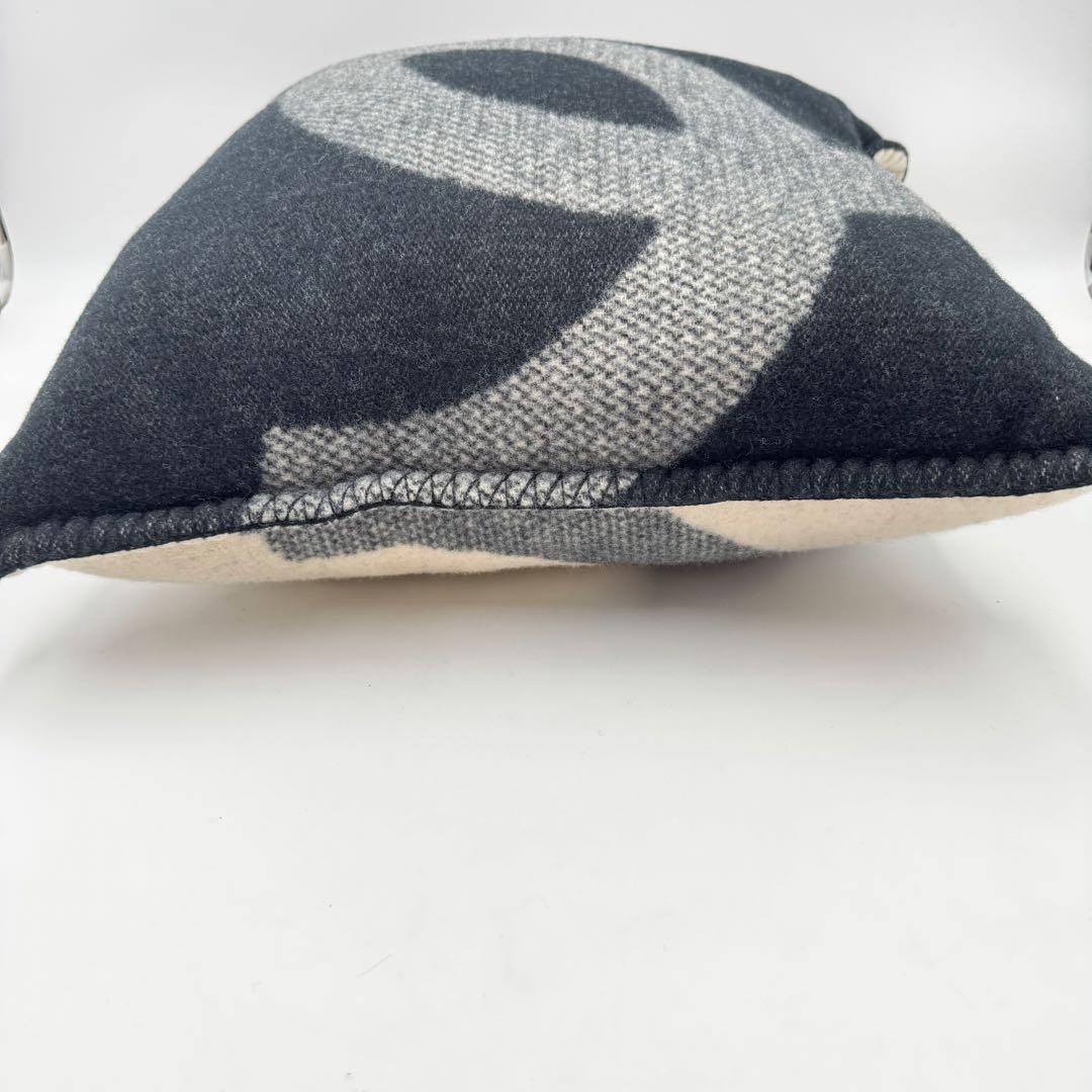 未使用品✨CHANEL カシミヤ　クッション　ココマーク　グレー　アイボリー