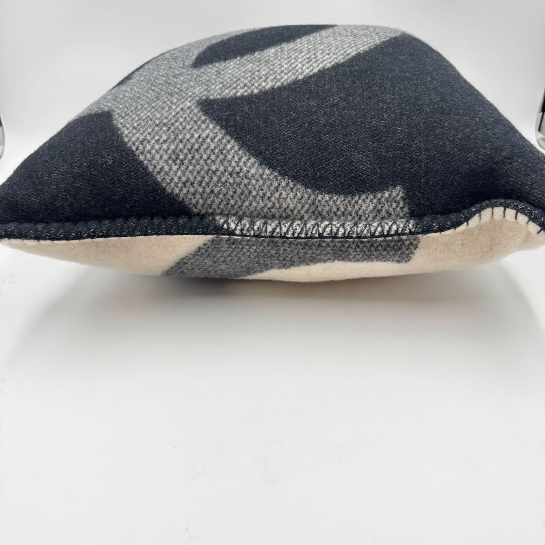 未使用品✨CHANEL カシミヤ　クッション　ココマーク　グレー　アイボリー