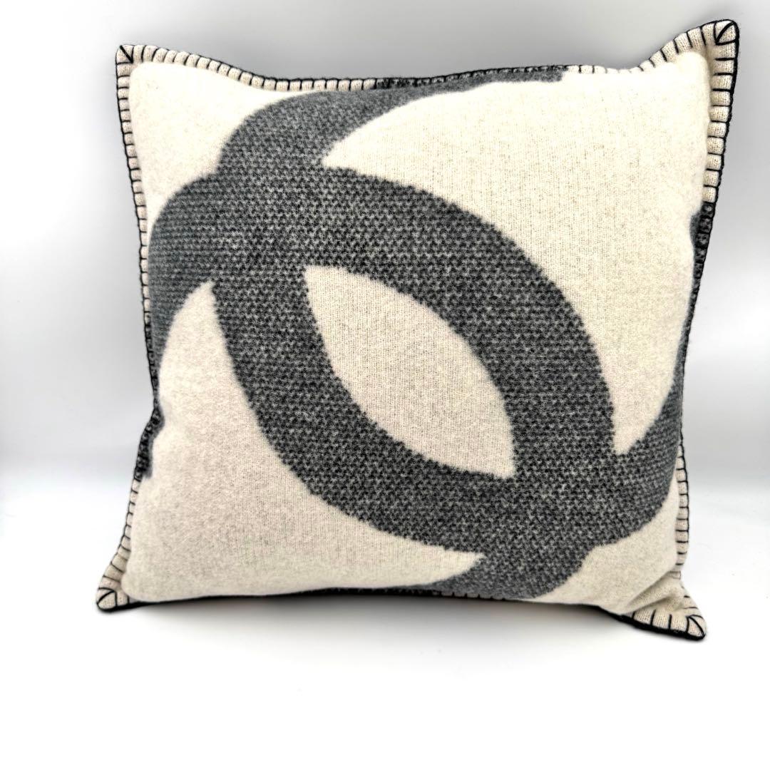 未使用品✨CHANEL カシミヤ　クッション　ココマーク　グレー　アイボリー