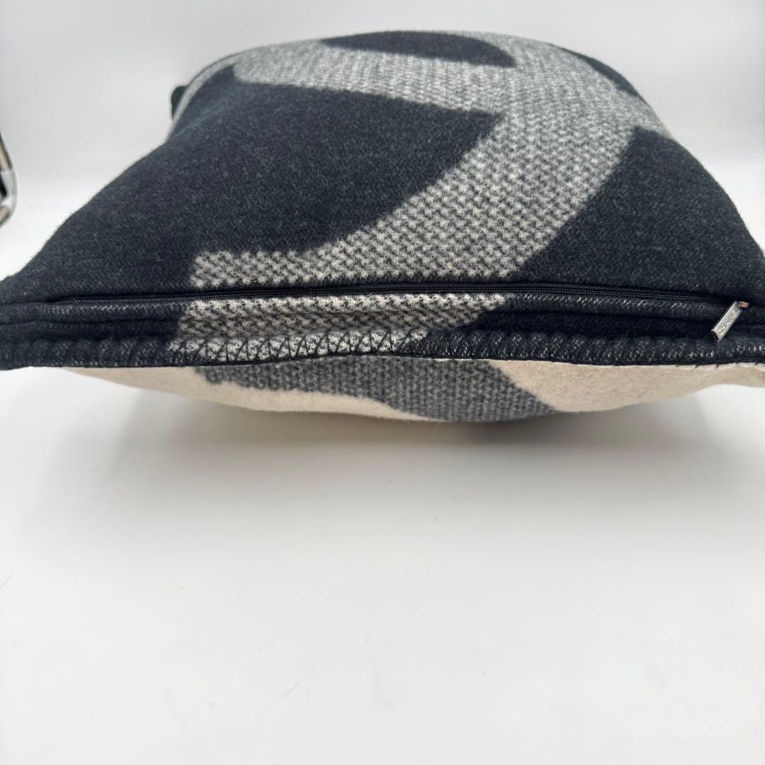 未使用品✨CHANEL カシミヤ　クッション　ココマーク　グレー　アイボリー