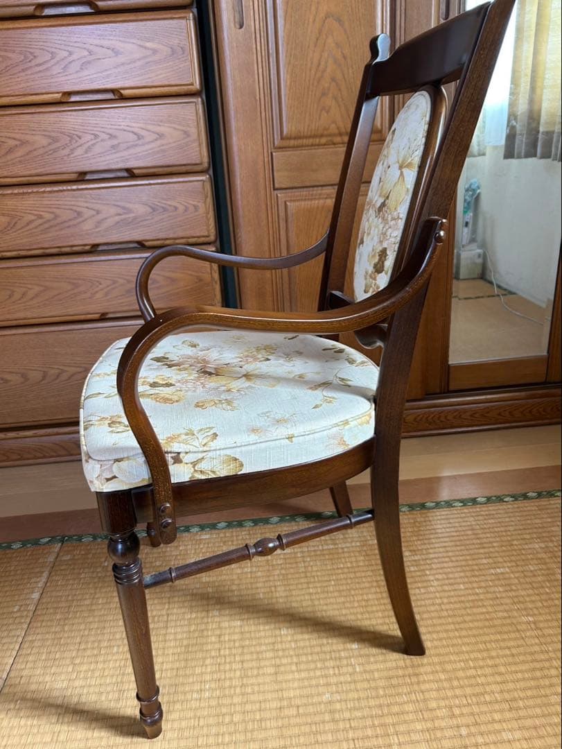 ②カリモク KARIMOKU 花柄椅子　１脚