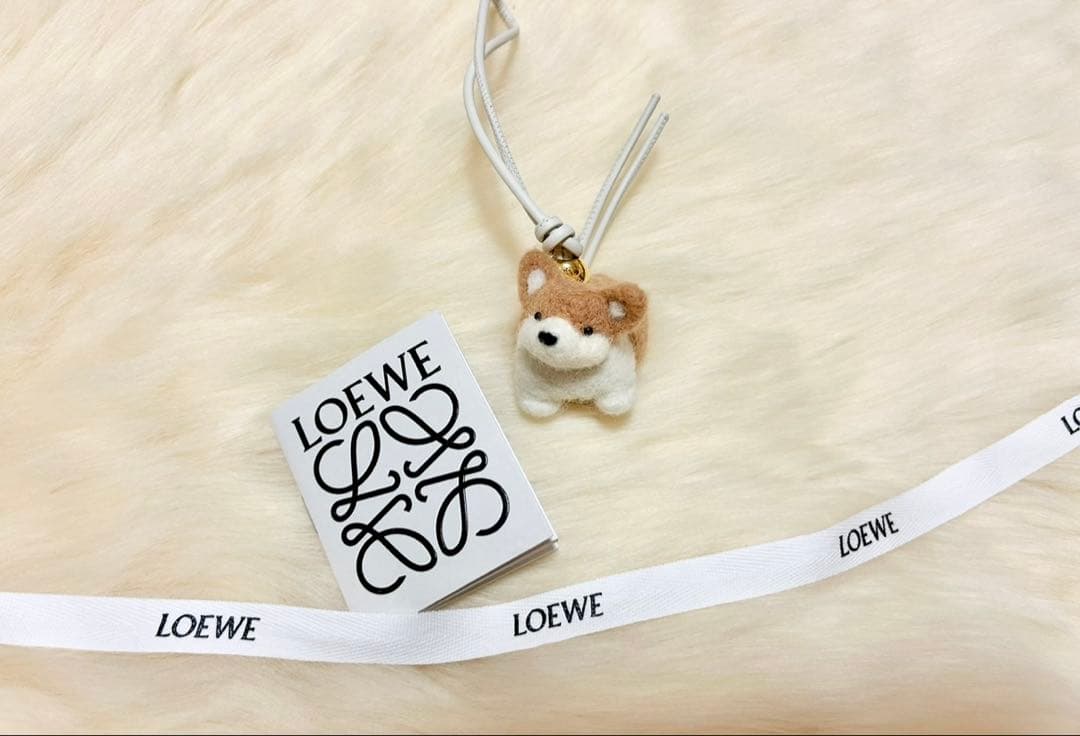 【新品未使用】LOEWE ロエベ　コーギーチャーム 付属品全部つきます