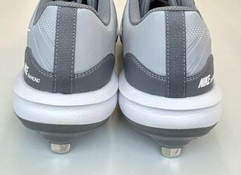 新品 ナイキ アルファハラチ バーシティ 4 ロー メタル グレー 28.0cm