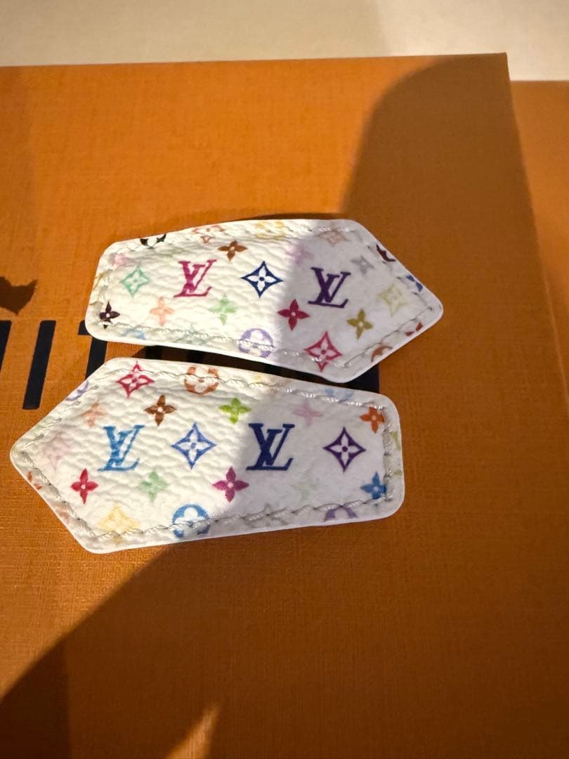 ルイヴィトン　村上隆　ヘアピン　シール，袋付き