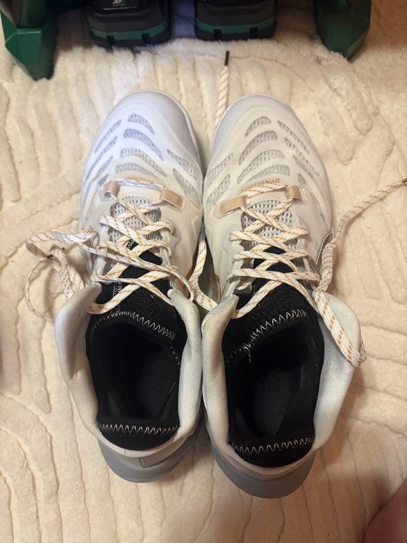 ASICS バレーボールシューズ ホワイト/ゴールド　28.0