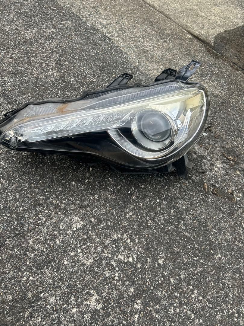 トヨタ　８６　左　ベッドライト