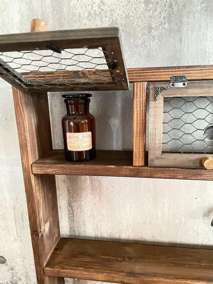 木製ラスタックシェルフ アンティーク調　収納棚　扉付き