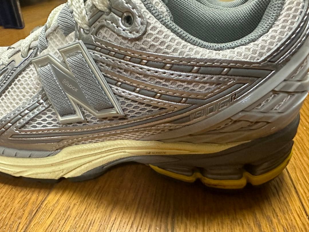 靴 New balance1906R