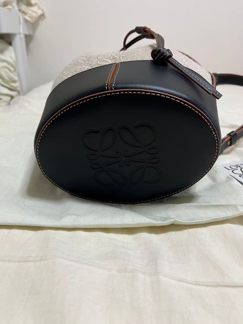 新品　ロエベ　LOEWE バルーン　バッグ 白　ブラック　アナグラム