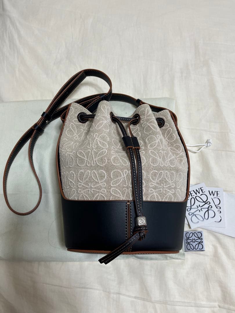 新品　ロエベ　LOEWE バルーン　バッグ 白　ブラック　アナグラム