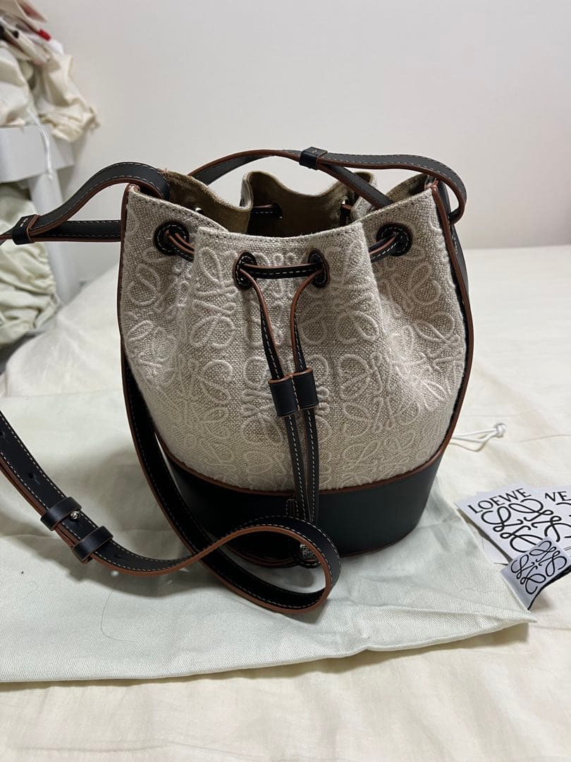 新品　ロエベ　LOEWE バルーン　バッグ 白　ブラック　アナグラム