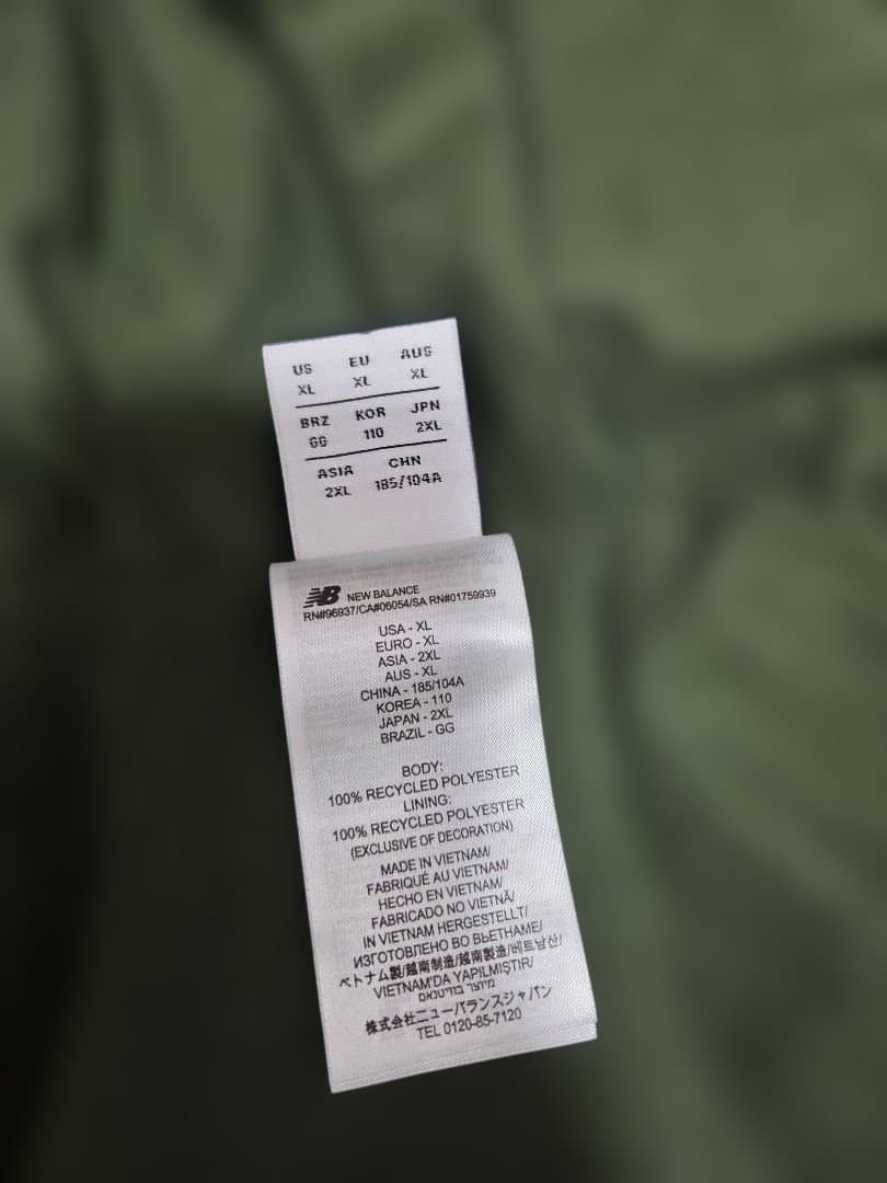 ニューバランス　フード付きジャケットとパンツセット