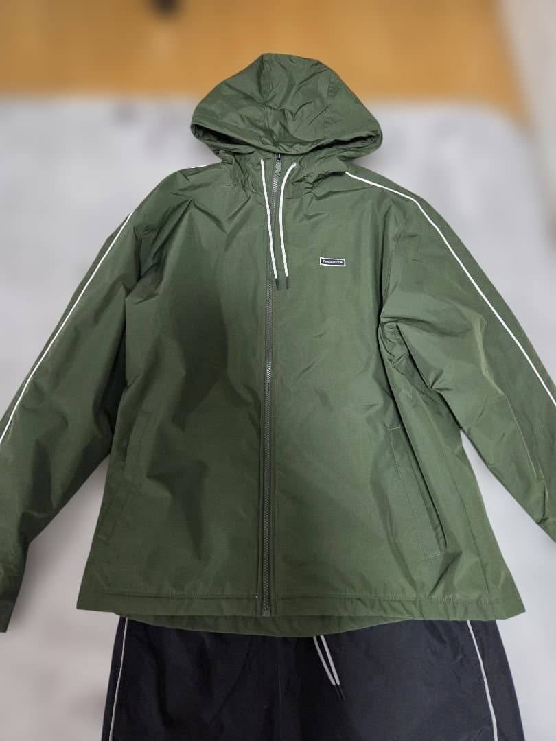 ニューバランス　フード付きジャケットとパンツセット