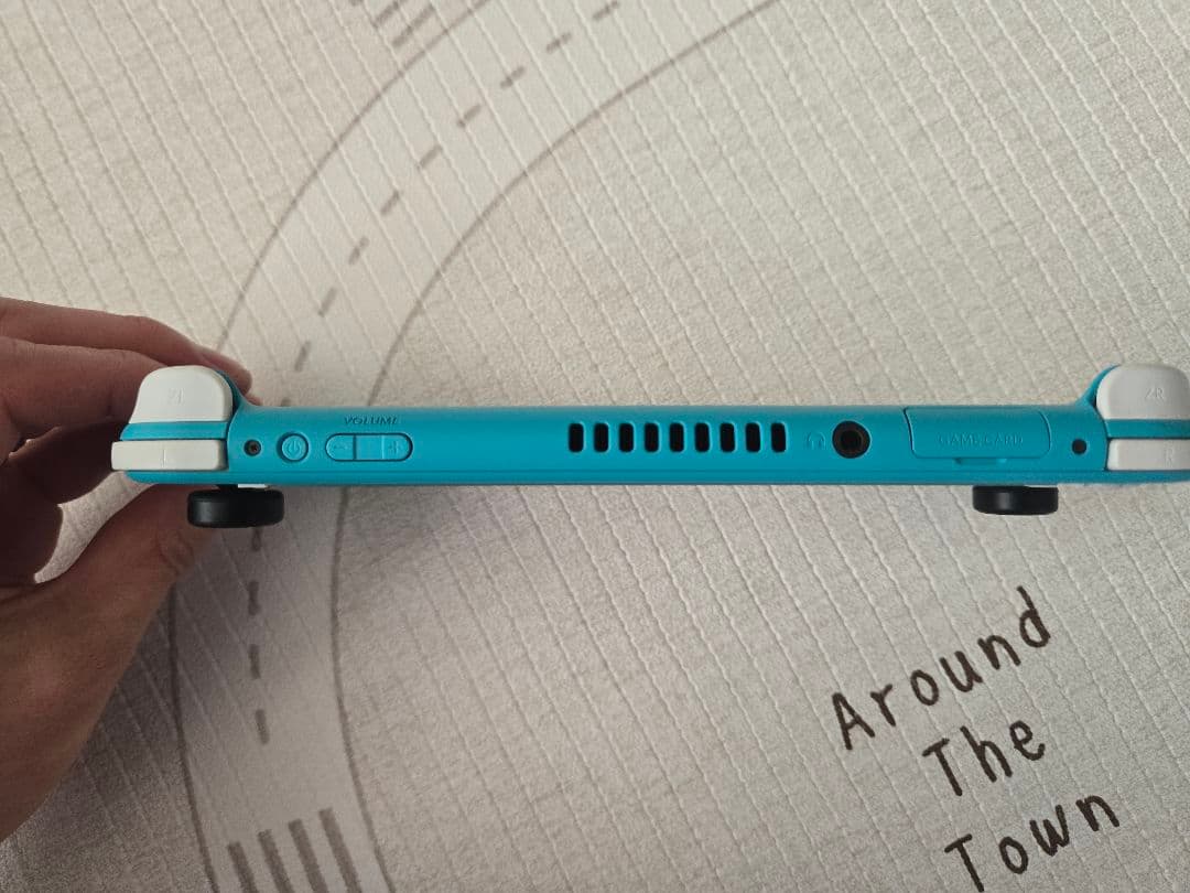 Switchライト 本体　美品　本体と充電器のみ　Nintendo