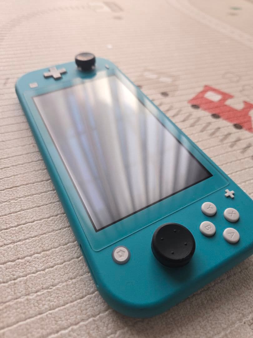 Switchライト 本体　美品　本体と充電器のみ　Nintendo