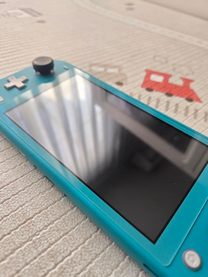 Switchライト 本体　美品　本体と充電器のみ　Nintendo