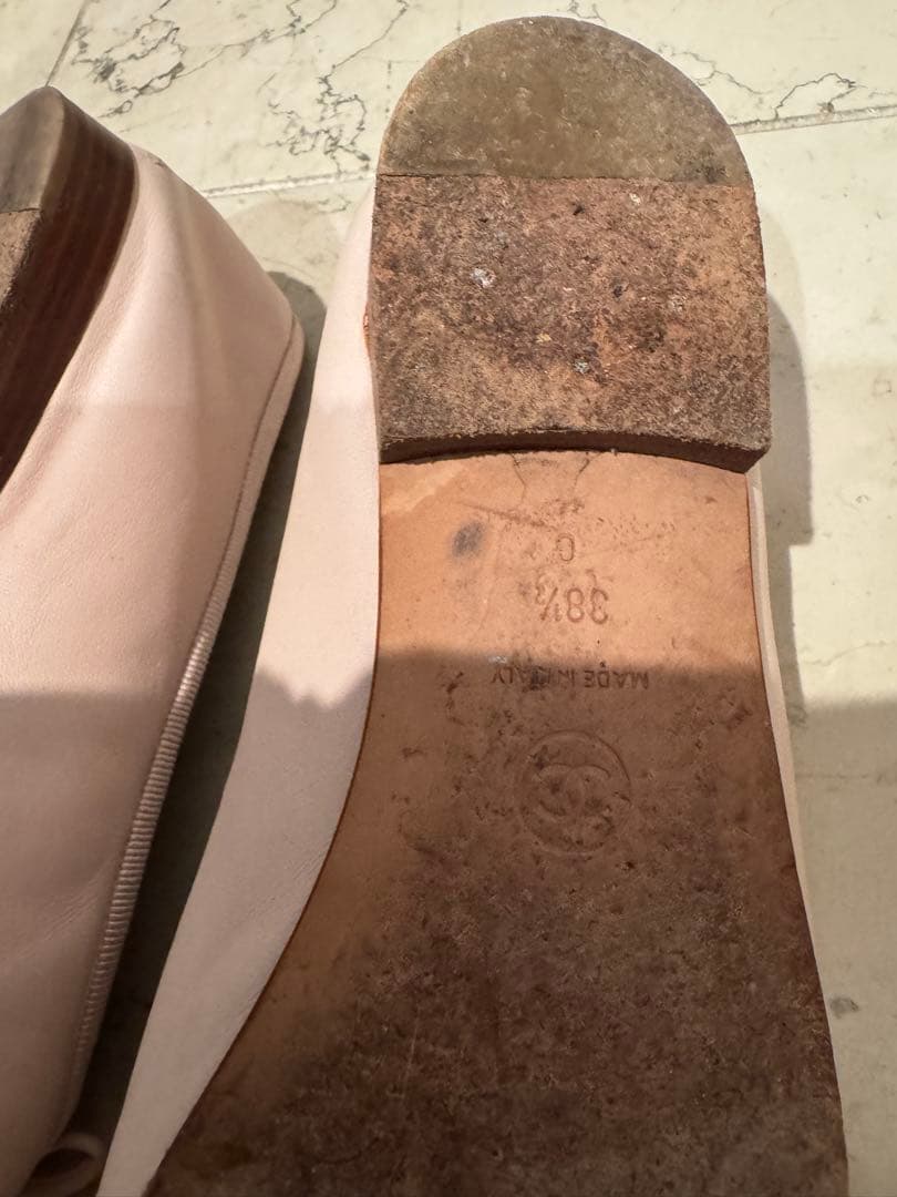 CHANEL シャネルフラットシューズピンク×シルバー ココマーク リボン38C