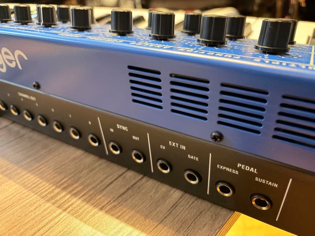 behringer WAVE テーブルシンセサイザー 61鍵　ppgクローン