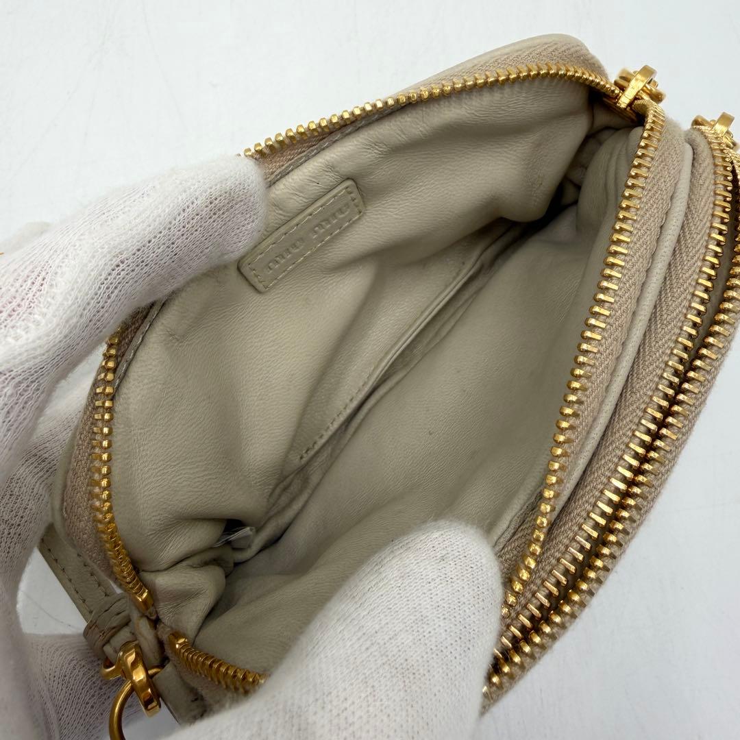 【美品】ミュウミュウ ポーチ 小物入れ ウォレット フラワー ロゴ ナッパレザー