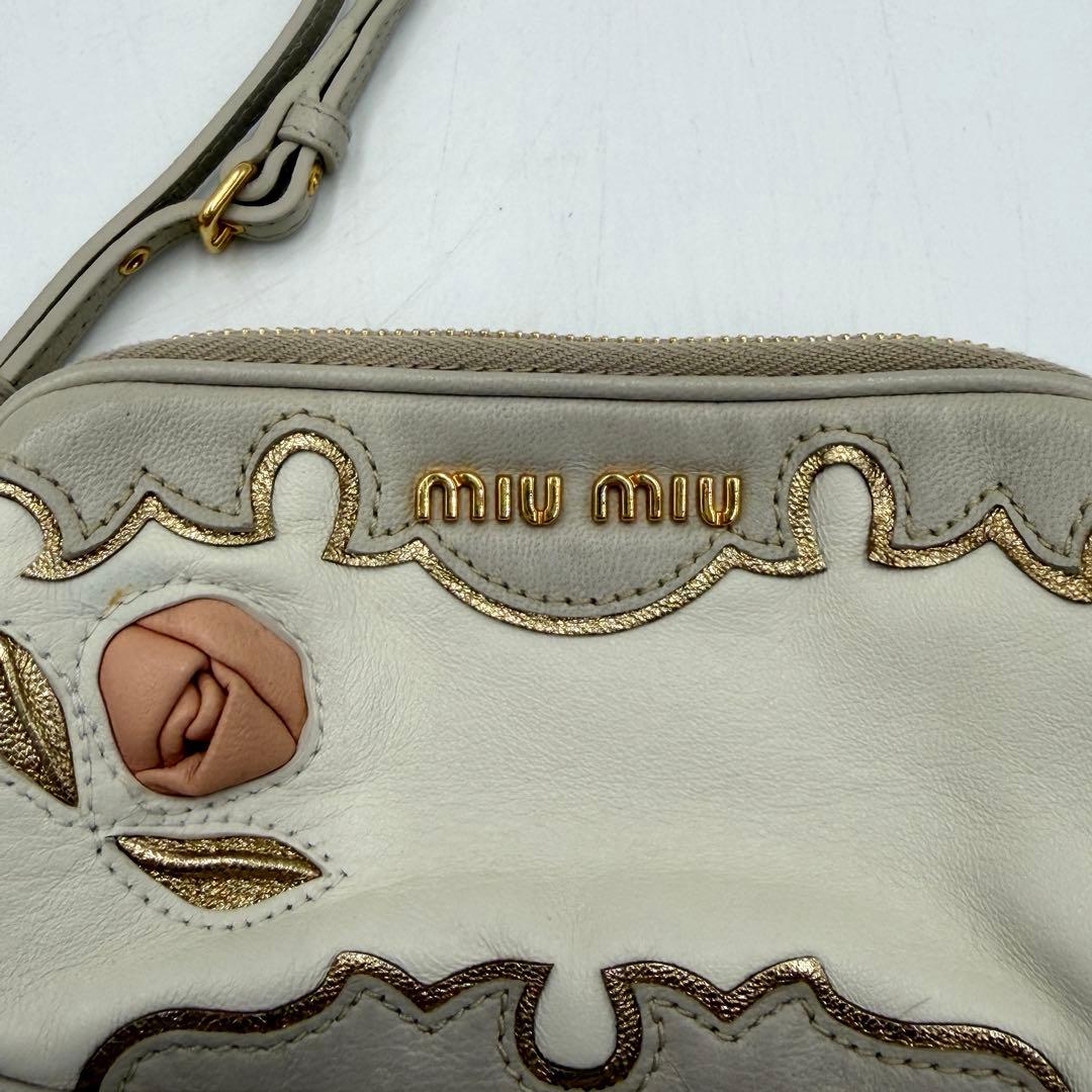 【美品】ミュウミュウ ポーチ 小物入れ ウォレット フラワー ロゴ ナッパレザー