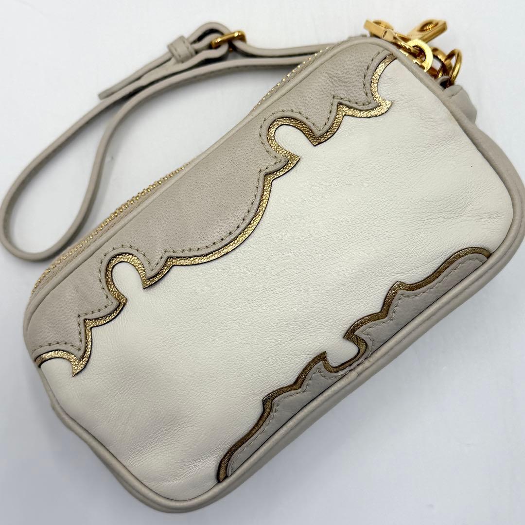 【美品】ミュウミュウ ポーチ 小物入れ ウォレット フラワー ロゴ ナッパレザー