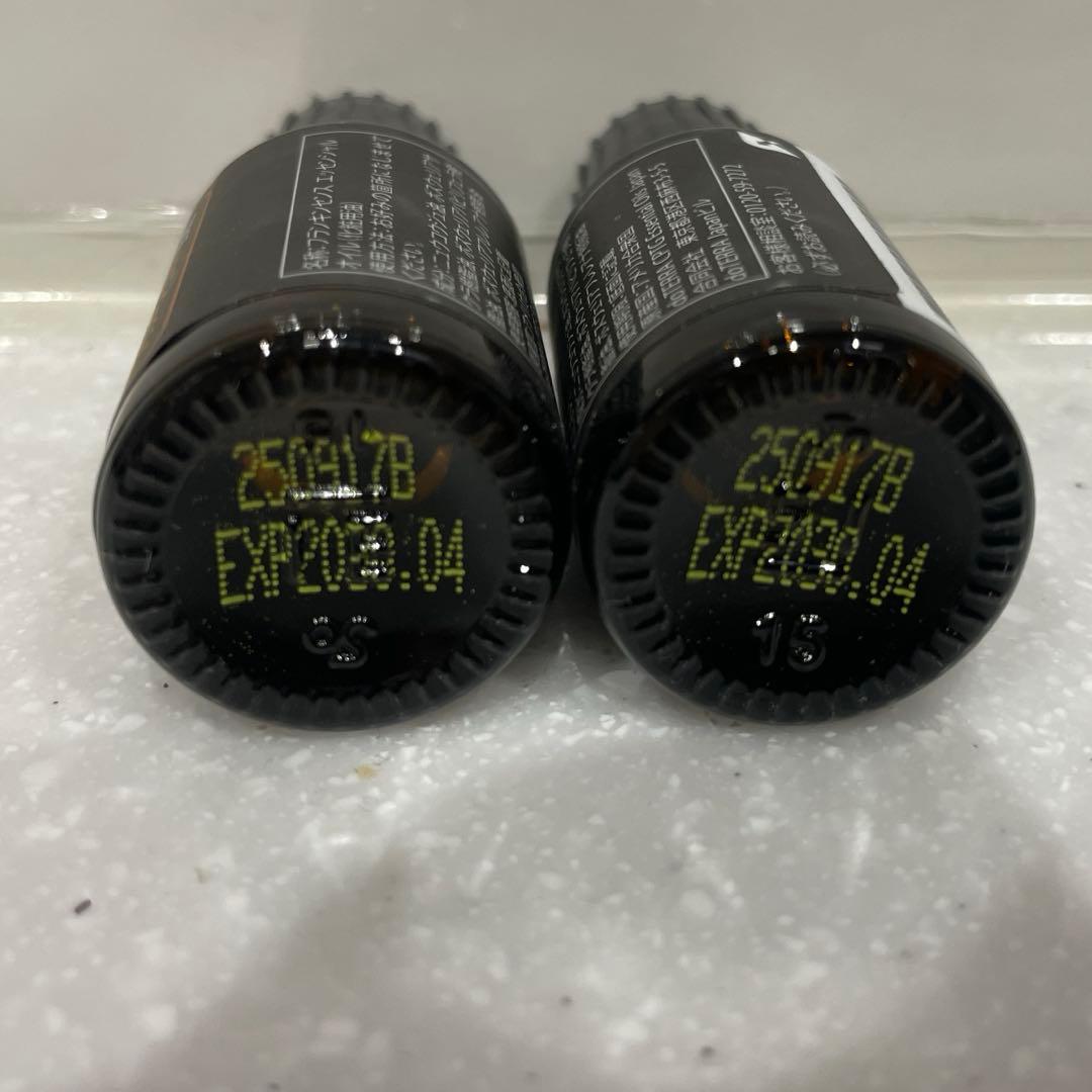 ドテラ　doTERRAフランキンセンス15ml ２本ホリデーラブ5ml1本