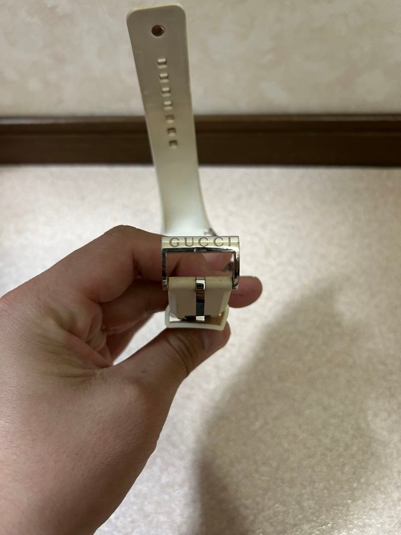 GUCCI ホワイトラバーベルト腕時計 二千円まで値下げ可能