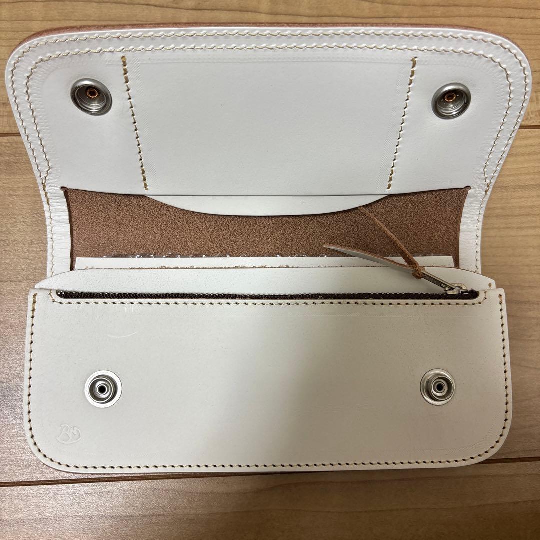 【新品未使用】RED MOON ホワイトレザー長財布