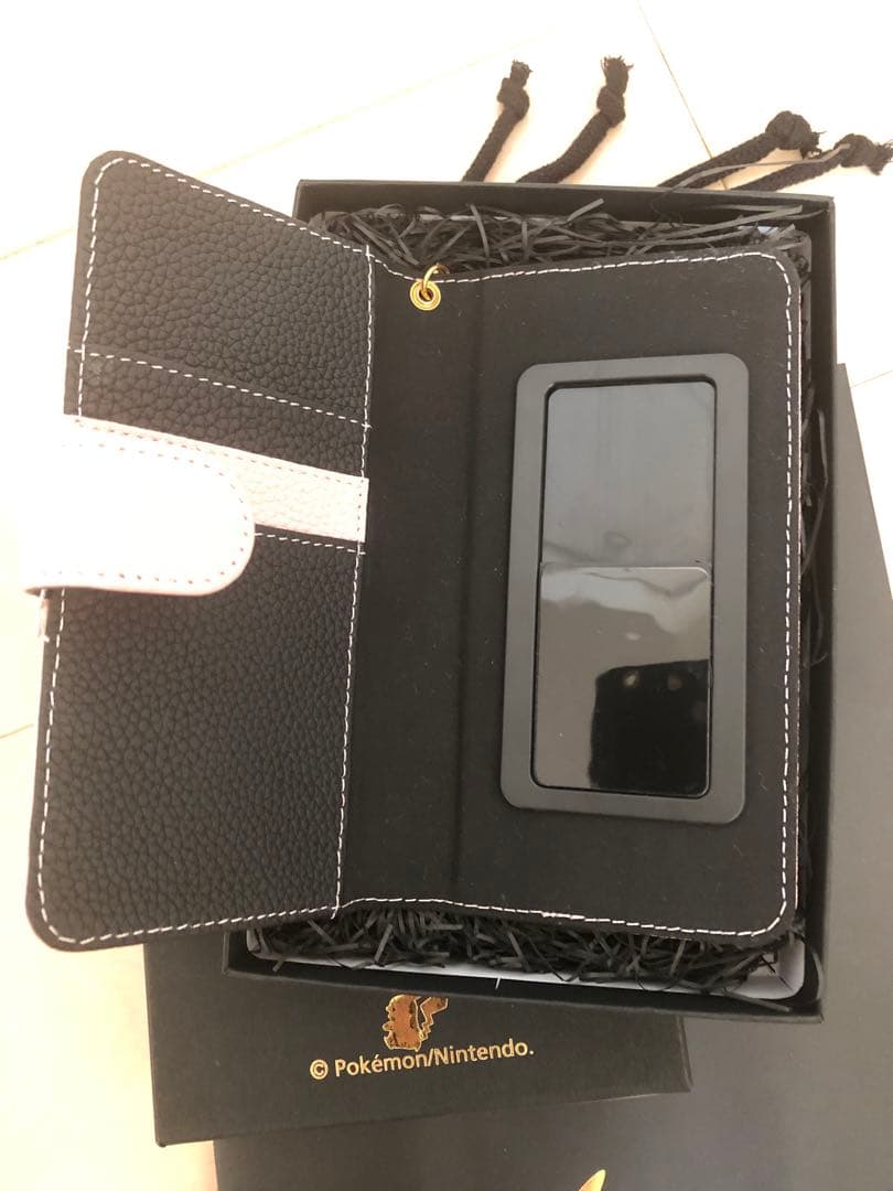 ポケモンセンターシブヤ　限定　スワロフスキー　ピカチュウ　スマホケース