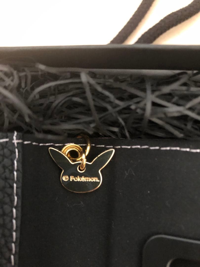 ポケモンセンターシブヤ　限定　スワロフスキー　ピカチュウ　スマホケース