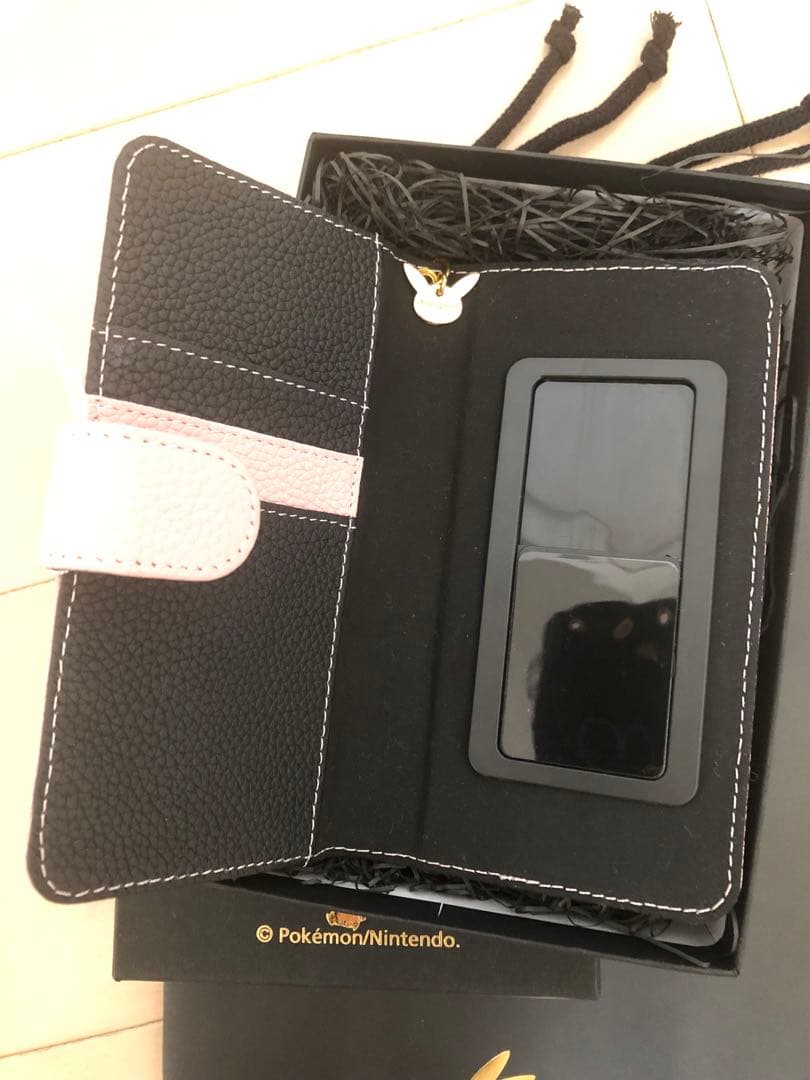 ポケモンセンターシブヤ　限定　スワロフスキー　ピカチュウ　スマホケース