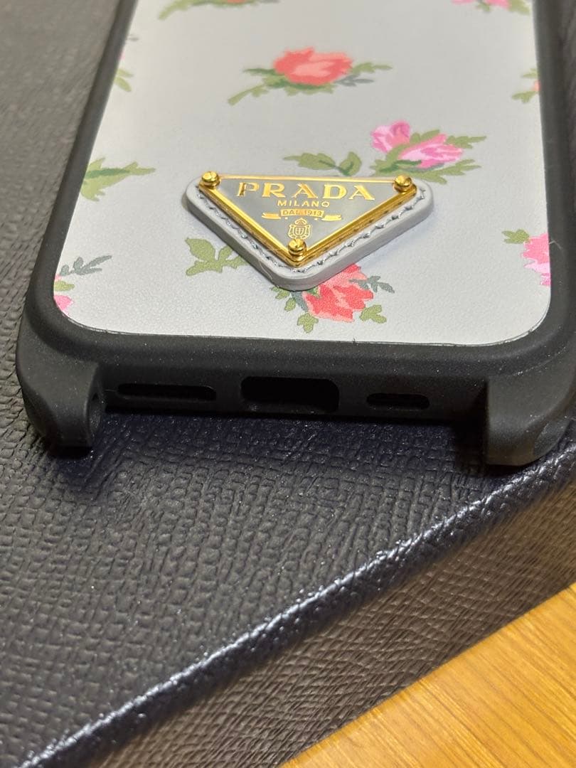 ぴ*ー様 プラダ　iPhone15 ケース　花柄　日本限定品