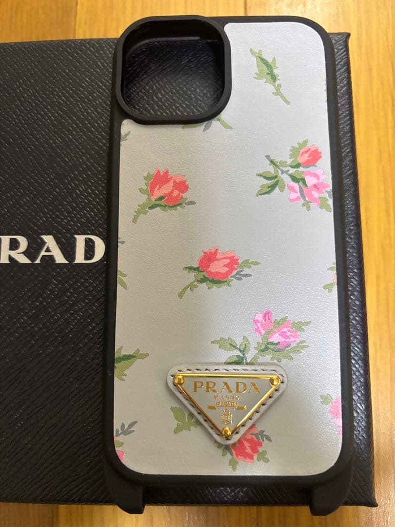 ぴ*ー様 プラダ　iPhone15 ケース　花柄　日本限定品