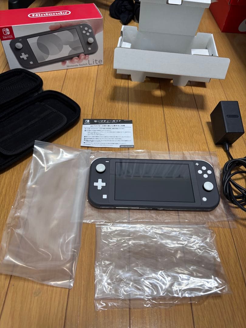 Nintendo Switch Lite グレー本体 【ケースと付属品付き】