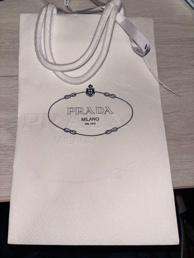 PRADA 三角形ロゴ ヘアピン