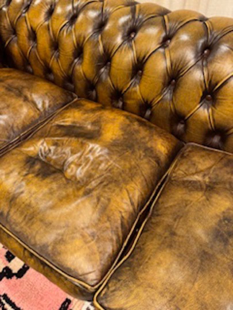 サニーレタス　本革 チェスターフィールドソファ