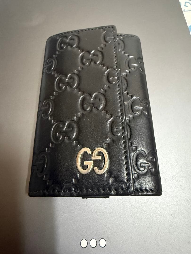 GUCCI ブラックレザー キーケース GGパターン