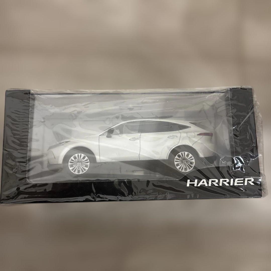 トヨタ ハリアー ホワイトパールクリスタルシャイン　カラーサンプル　070